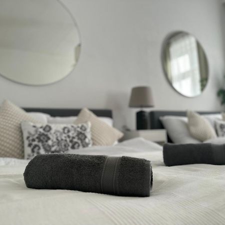 Spacious Apartment, 3 Min To U1 Reumannplatz Wina Bagian luar foto