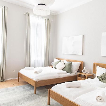 Spacious Apartment, 3 Min To U1 Reumannplatz Wina Bagian luar foto