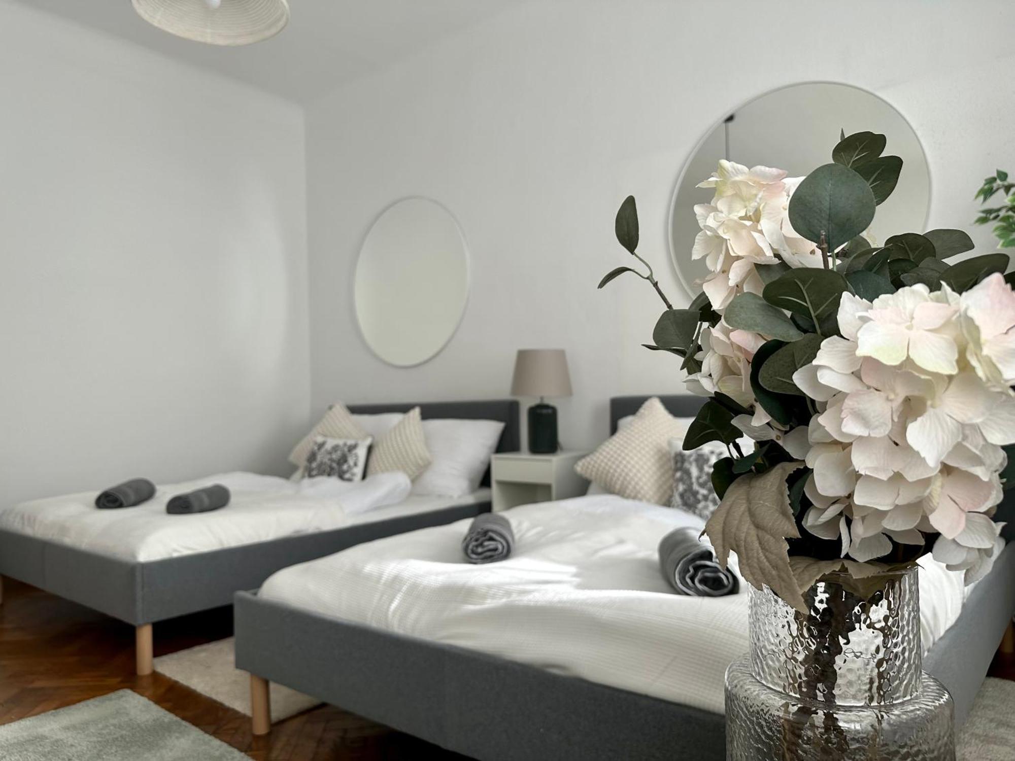 Spacious Apartment, 3 Min To U1 Reumannplatz Wina Bagian luar foto