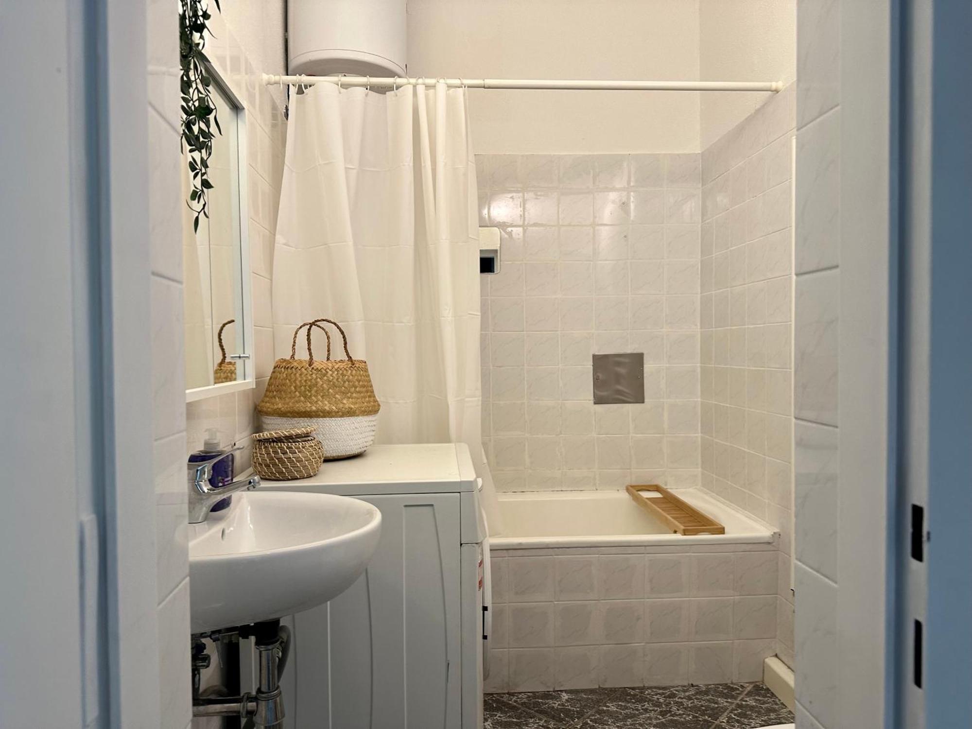 Spacious Apartment, 3 Min To U1 Reumannplatz Wina Bagian luar foto
