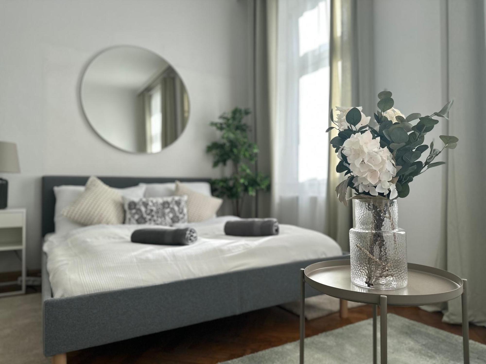 Spacious Apartment, 3 Min To U1 Reumannplatz Wina Bagian luar foto