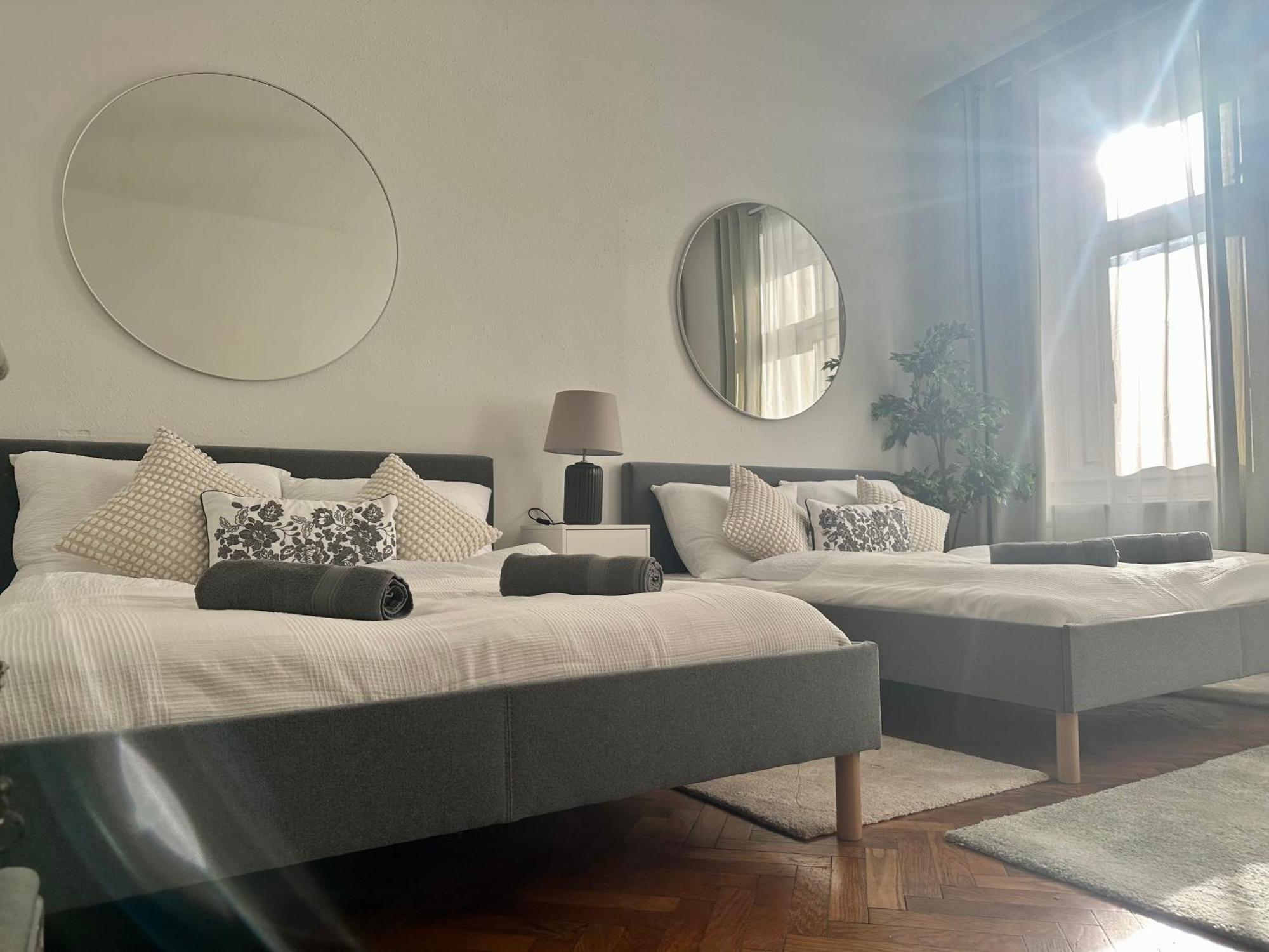Spacious Apartment, 3 Min To U1 Reumannplatz Wina Bagian luar foto