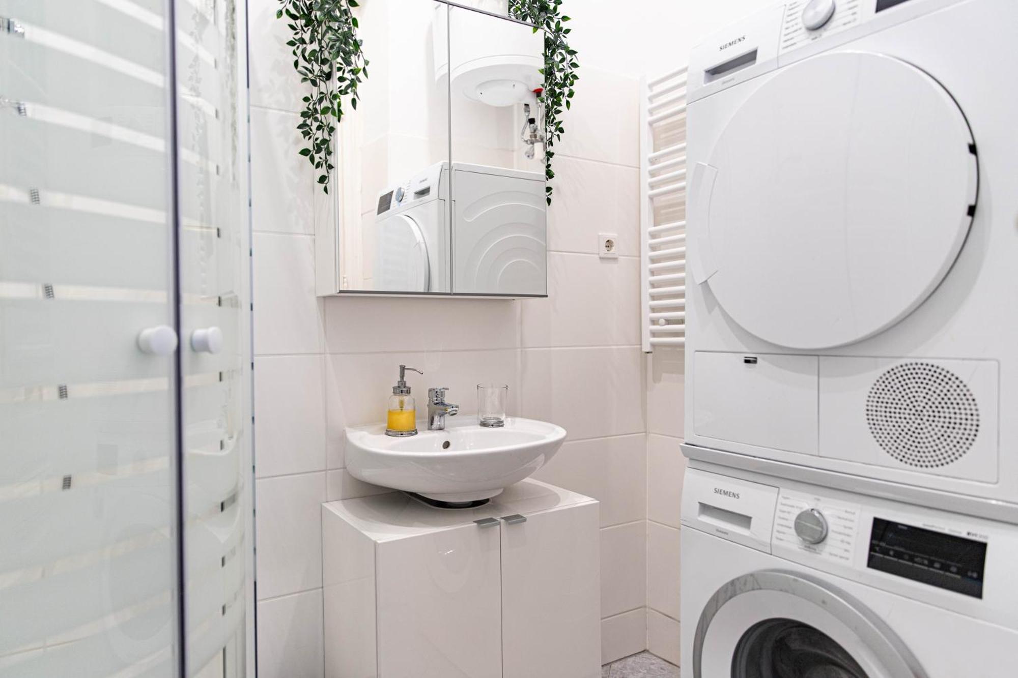 Spacious Apartment, 3 Min To U1 Reumannplatz Wina Bagian luar foto